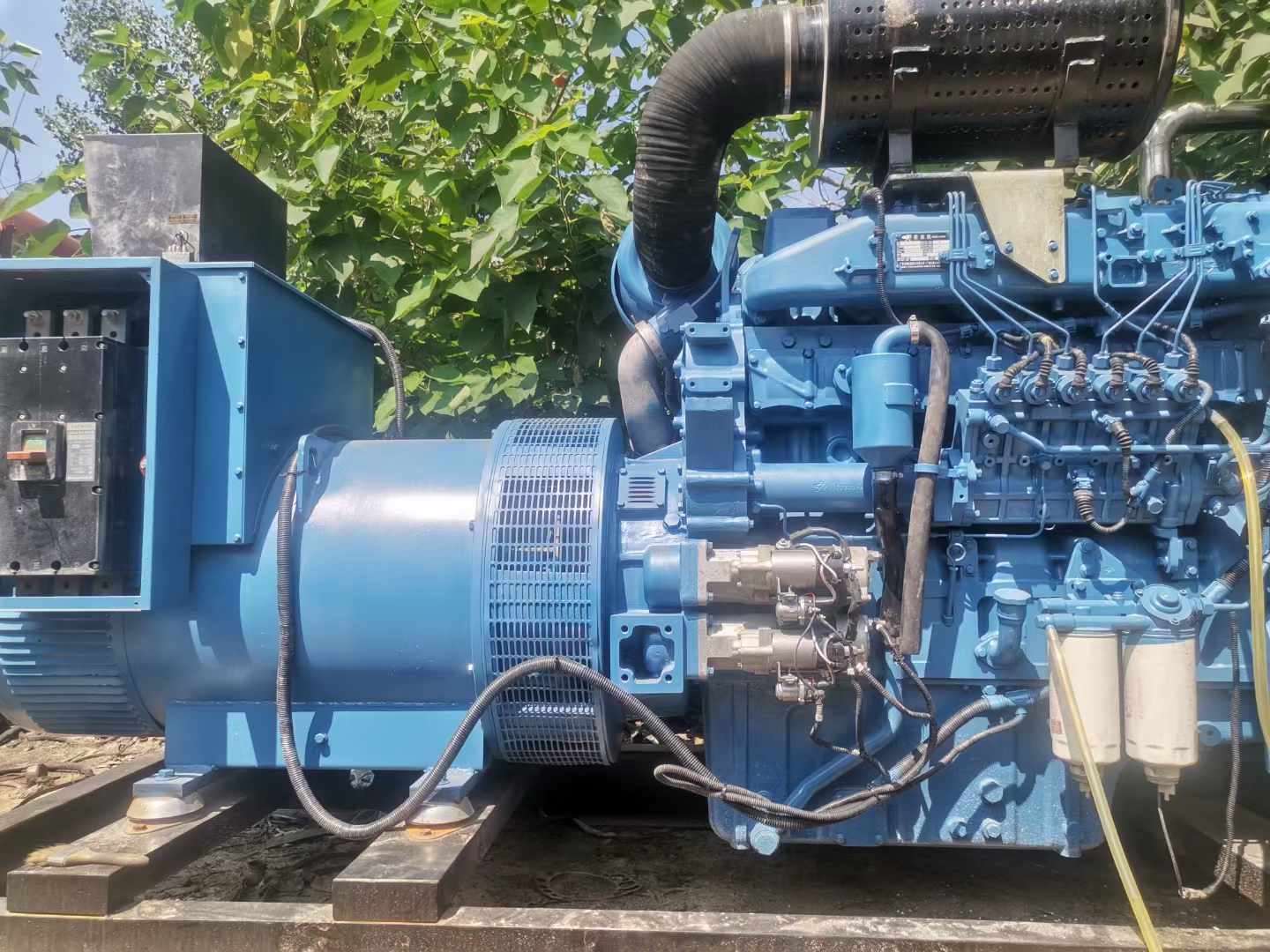 岑溪详细说明降低 800kW 柴油发电机输出电流波动的方法