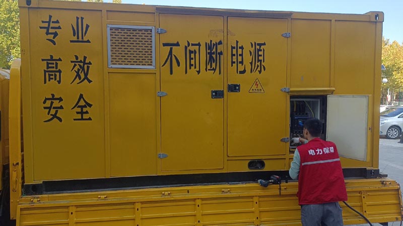 岑溪柴油发电机组和UPS电源配合使用时，如何避免切换过程中的电力中断？